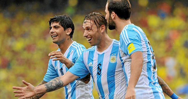 Banega participa activamente en el triunfo de Argentina ante Colombia