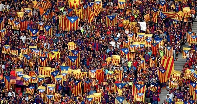 Dos socios del Barça demandan a la UEFA por la multa contra las 'estelades'