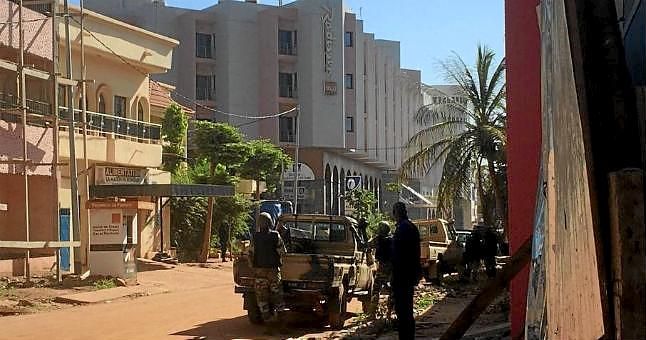 Al menos tres rehenes muertos en el ataque contra el hotel de Bamako