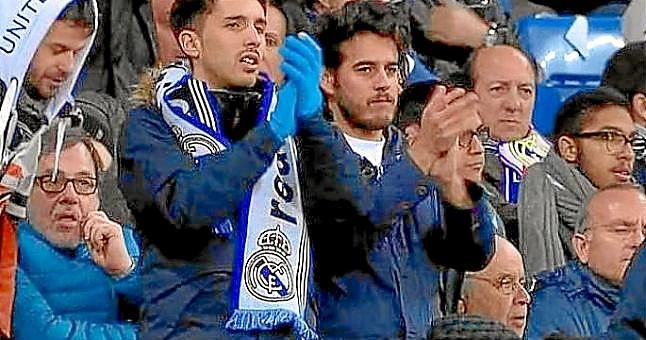 Iniesta se une a las ovaciones a Pirlo, Del Piero y Ronaldinho en el Bernabéu