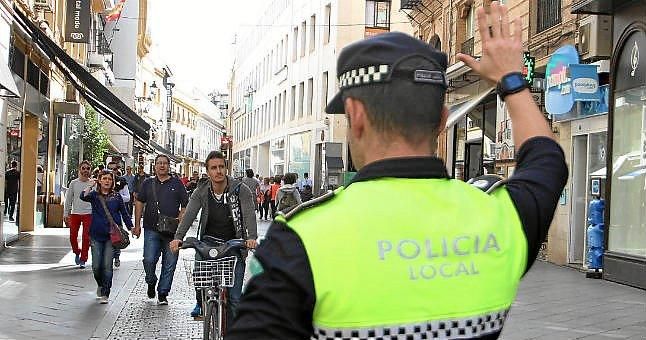 La Policía multará a los ciclistas que circulan con auriculares