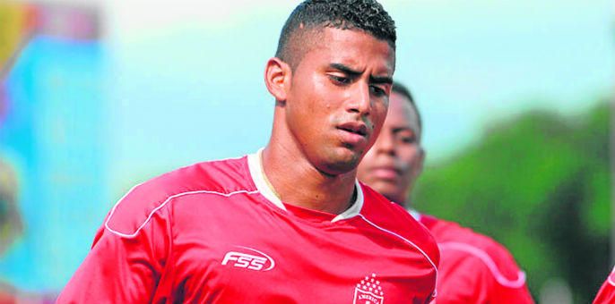 Henao, otro central sobre la mesa