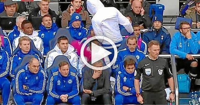 Diego Costa se enfada, lanza el peto y casi da a Mourinho