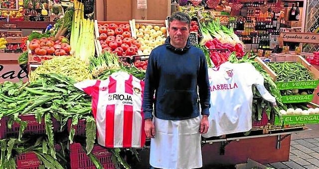 Pedro González, un frutero con el corazón dividido