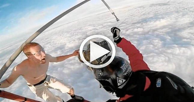 (VÍDEO) Salta de un globo sin paracaídas