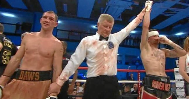 Rubén Nieto, campeón de Europa superligero por descalificación de su rival