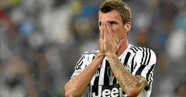 Evra y Mandzukic, bajas de última hora en la Juventus