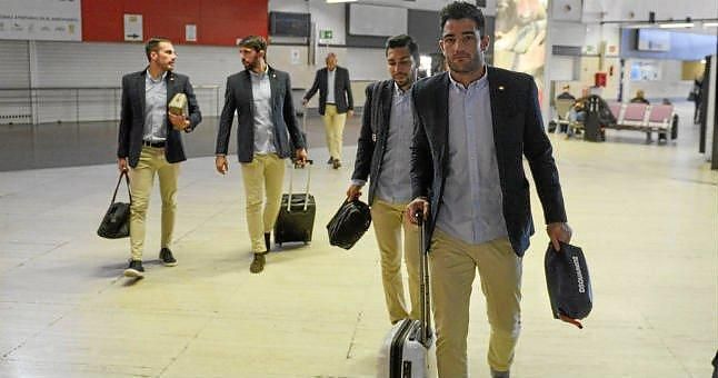 El Betis vuelve tras entrenar en Canarias