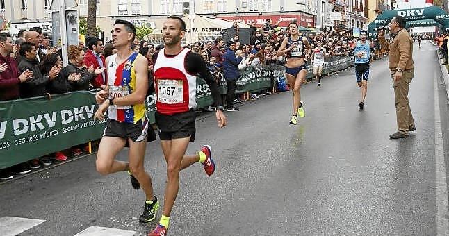 El Mouaziz y Jacqueline Martín ganan la media maratón Sevilla-Los Palacios