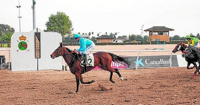 Janácek celebra su cuarto título de campeón de jockeys con un doblete