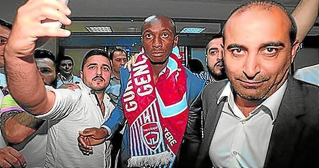 M'Bia, un nombre que no se olvida en Nervión