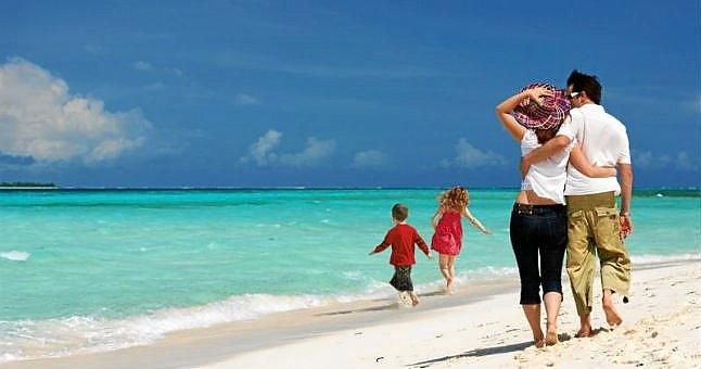 El 62% de los españoles desea irse de vacaciones sin sus hijos