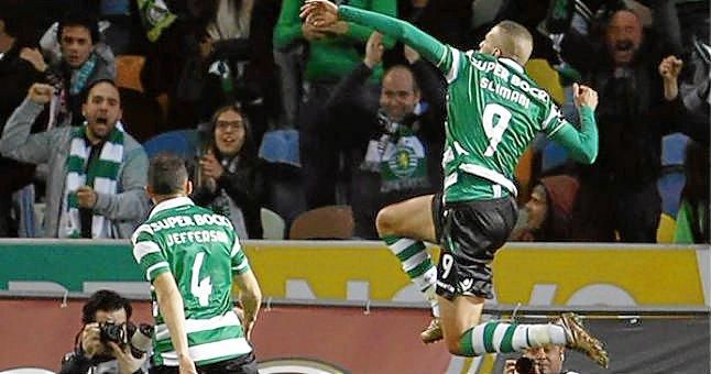 Dos goles Slimani ponen líder al Sporting y relegan al Oporto