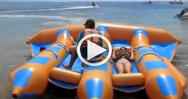 (VIDEO) Llega el 'Flying Float Banana', la nueva atracción acuática