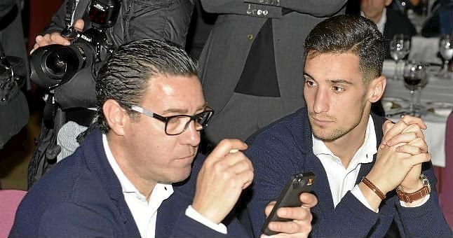 Sergio Rico aguarda una oferta