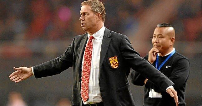 La CFA destituye al francés Alain Perrin como seleccionador nacional