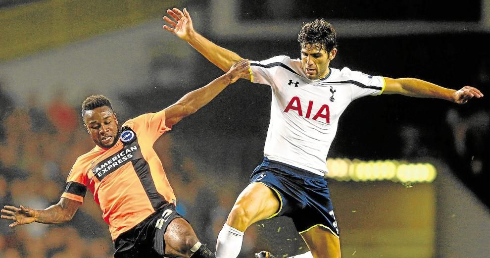 El Tottenham ´castiga´ a Federico Fazio
