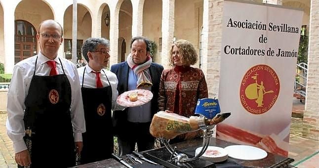 La Plaza de España acoge la celebración del III Concurso Nacional de Cortadores de Jamón