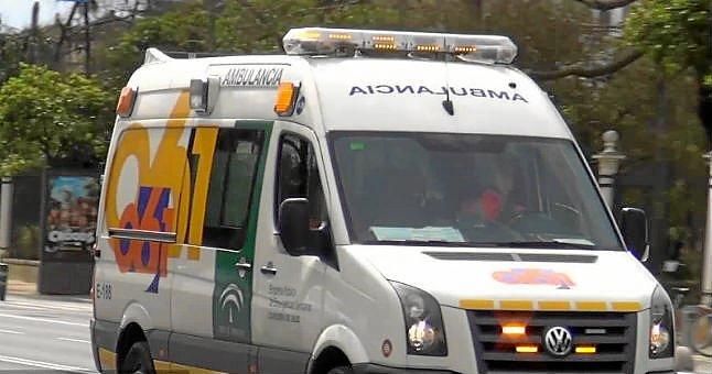 Evacuado a un hospital por lesiones leves un ciclista atropellado en Nervión