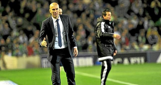 Zidane: "Esperaba a un Betis así, con la afición detrás"
