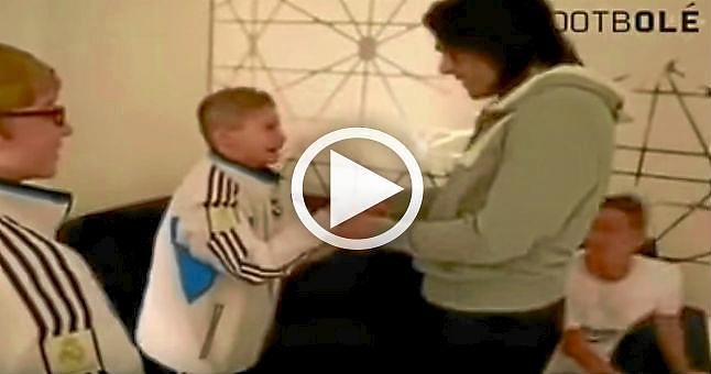 (Vídeo) Cuando los niños conocen a los futbolistas