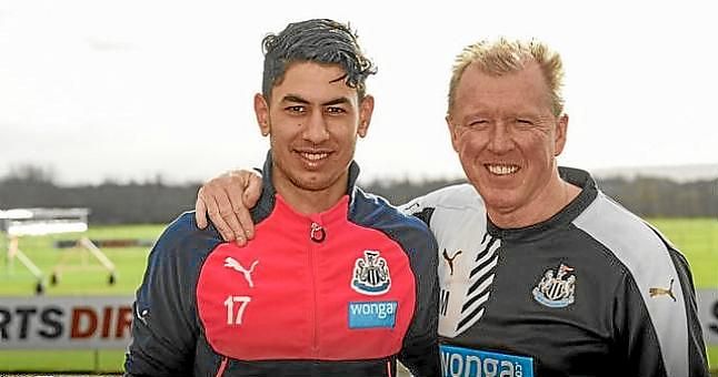 Ayoze Pérez renueva con el Newcastle hasta junio de 2021