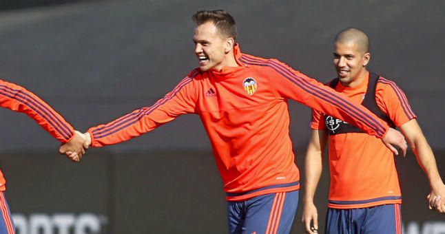 Siqueira y Cheryshev se estrenan en la convocatoria para jugar contra Barça