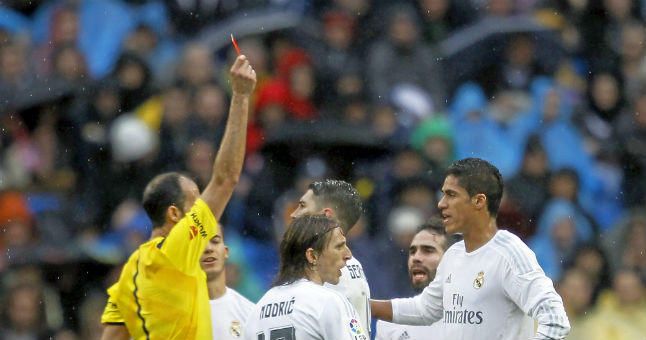 Competición desestima el recurso del Real Madrid y sanciona a Varane