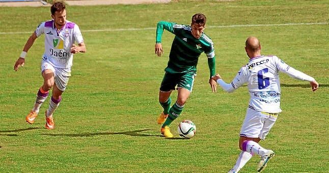 Real Jaén 3-1 Betis B: Se aleja la permanencia