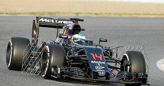 El McLaren deja tirado a Alonso en otra jornada aciaga dominada por Ferrari