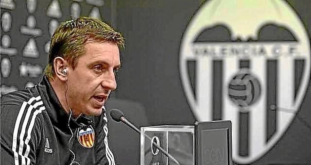 Neville: "La gente se fija en el 0-3, pero mañana será muy diferente"