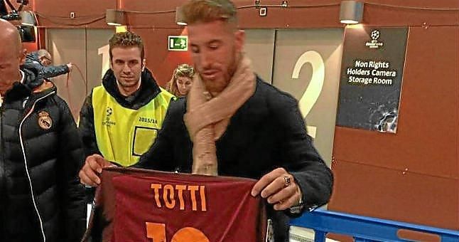 Totti entró al vestuario del Madrid para pedir una camiseta a Ramos
