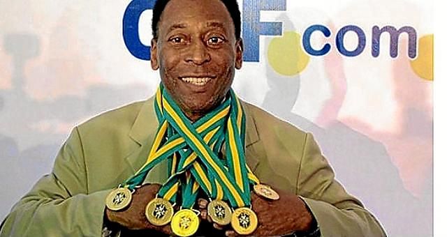 El "rey" Pelé subastará sus medallas, trofeos y hasta su corona