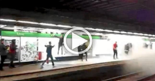 Hinchas del Arsenal provocan destrozos en el metro de Barcelona