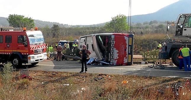 Catorce fallecidos en un accidente de autobús en Freginals, Tarragona