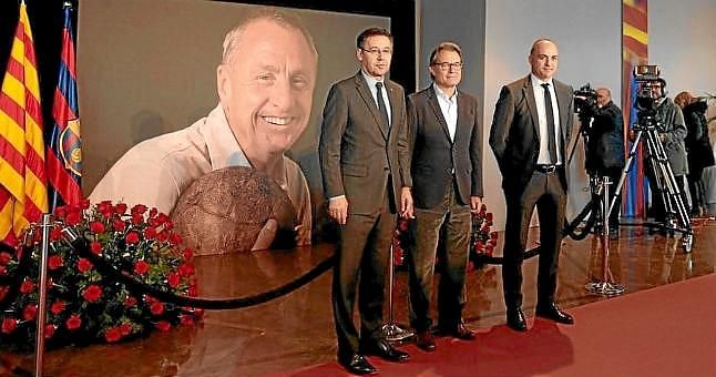 Bartomeu inaugura el espacio memorial a Cruyff en el Camp Nou