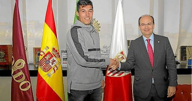 Diego González renueva con el Sevilla hasta 2019