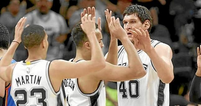 Los Spurs empatan marca histórica, los Heat se acercan al título de división