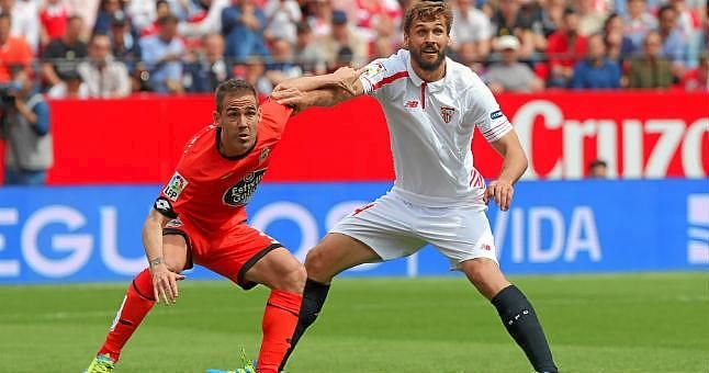 Navarro: "Espero que el Sevilla acabe con dos títulos más a final de temporada"