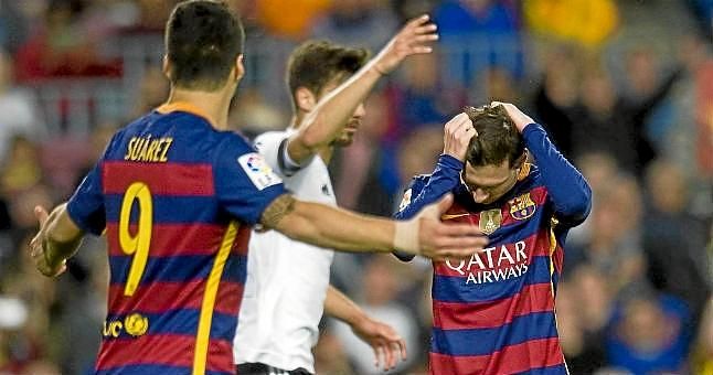 El Valencia prolonga la caída del Barça e incendia aún más la Liga
