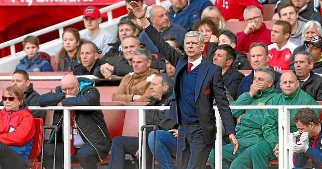 Wenger reitera que cumplirá su contrato y no dejará el Arsenal