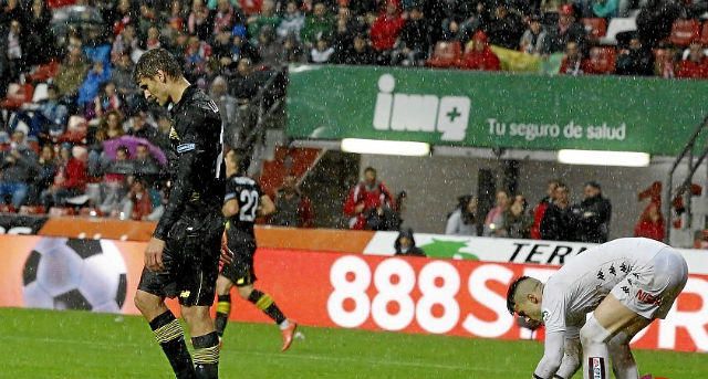 Sporting 2-1 Sevilla FC: Otra noche loca a domicilio