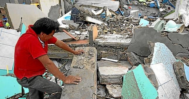 Ascienden a 525 los fallecidos por el terremoto de Ecuador