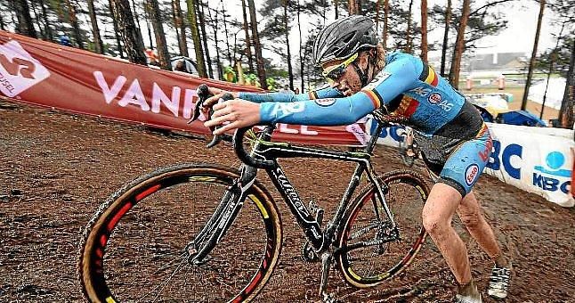 La UCI sanciona seis años a Van den Driessche, la ciclista que usó una bicicleta motorizada