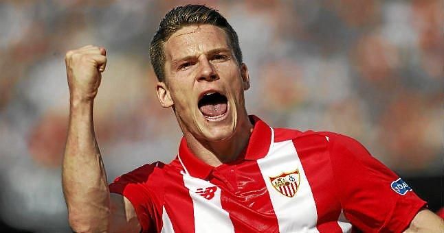 Gameiro se tapa los oídos