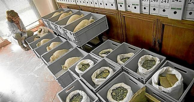 Halladas en Tomares 19 ánforas con 600 kilos de monedas de bronce romanas
