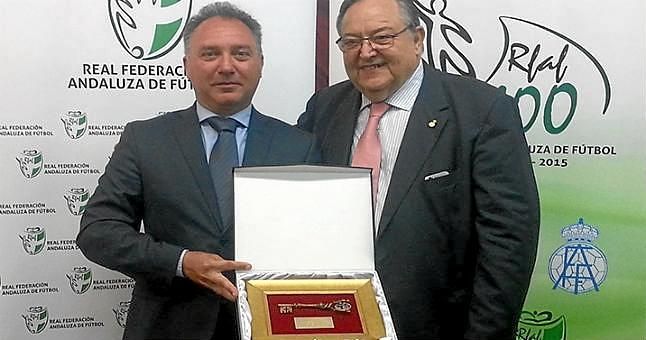 La RFAF entrega las Llaves del Fútbol Andaluz a Medina Cantalejo