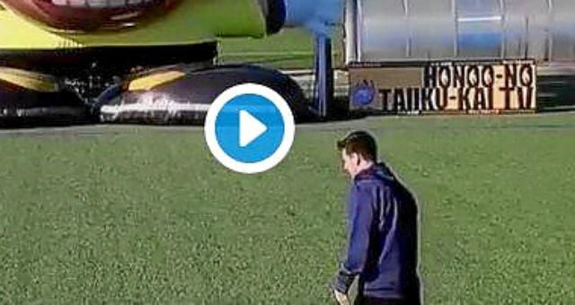 VÍDEO: Messi, contra un portero gigante