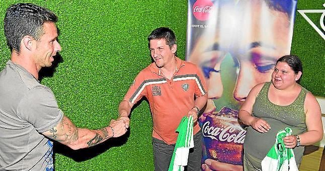 'Vive tus colores' con Coca-Cola y el Betis