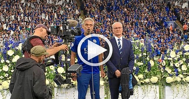 Andrea Bocelli canta "Nessun Dorma" con la camiseta del Leicester antes del partido